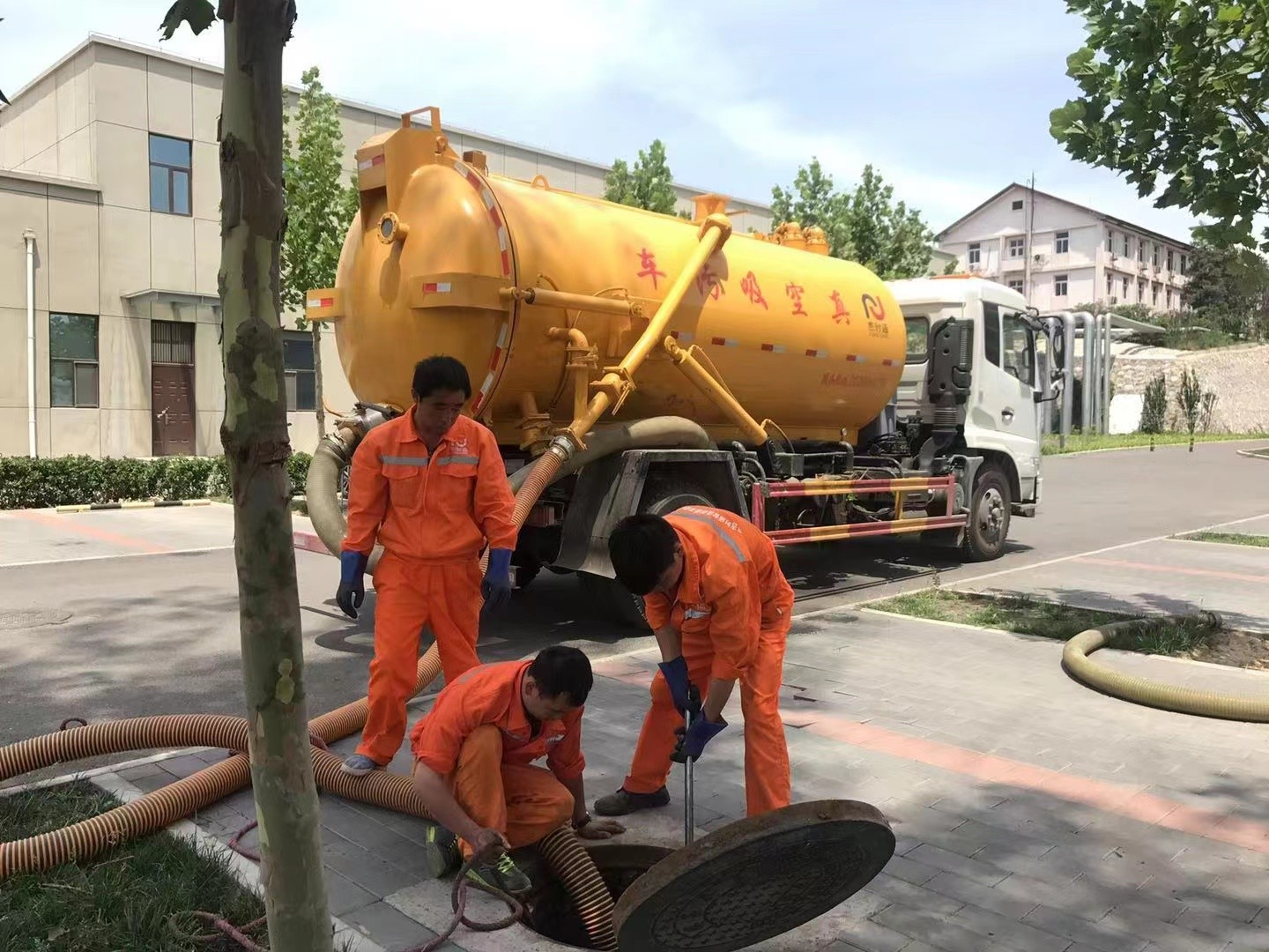 和平镇化粪池清理与5-8吨吸粪车施工效率分析
